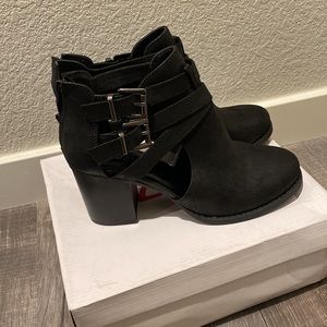 Soda Womens Scribe Ankle Bootie With Low Heel And Cut-Out Side Design Boots